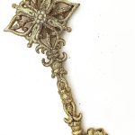 Addobbo natalizio a forma di chiave dorata e glitterata