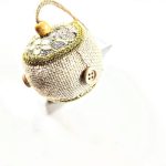 Pallina natalizia tessuto e juta con bottoni in legno diametro 7 cm