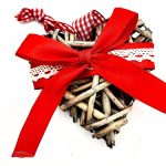 Pallina di natale a forma di cuore con rami di legno intrecciati 10x 6 cm