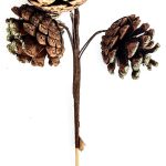 Rametto decorativo con pigne e brillantini oro e bacche rosse